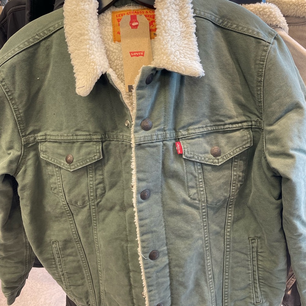 Levi’s Sherpa lined trucker jacket NWT M mens